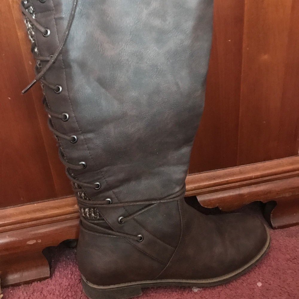Fall high boot. - Picture 2 of 4